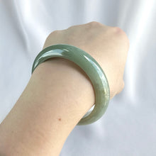 Load image into Gallery viewer, 101157 57.5mm Olive Green Furong Base Jadeite Bangle
