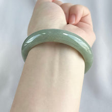 Load image into Gallery viewer, 101157 57.5mm Olive Green Furong Base Jadeite Bangle
