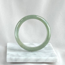 Load image into Gallery viewer, 101157 57.5mm Olive Green Furong Base Jadeite Bangle
