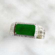 Load image into Gallery viewer, 82799 19mm Imperial Green Jadeite with 18K White Gold and Diamonds
