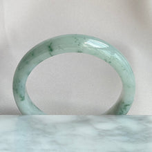 Load image into Gallery viewer, 30859 58.8mm White with Green Florals Jadeite Bangle
