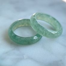 Load image into Gallery viewer, 62338 Light Green Type A Jadeite Ring
